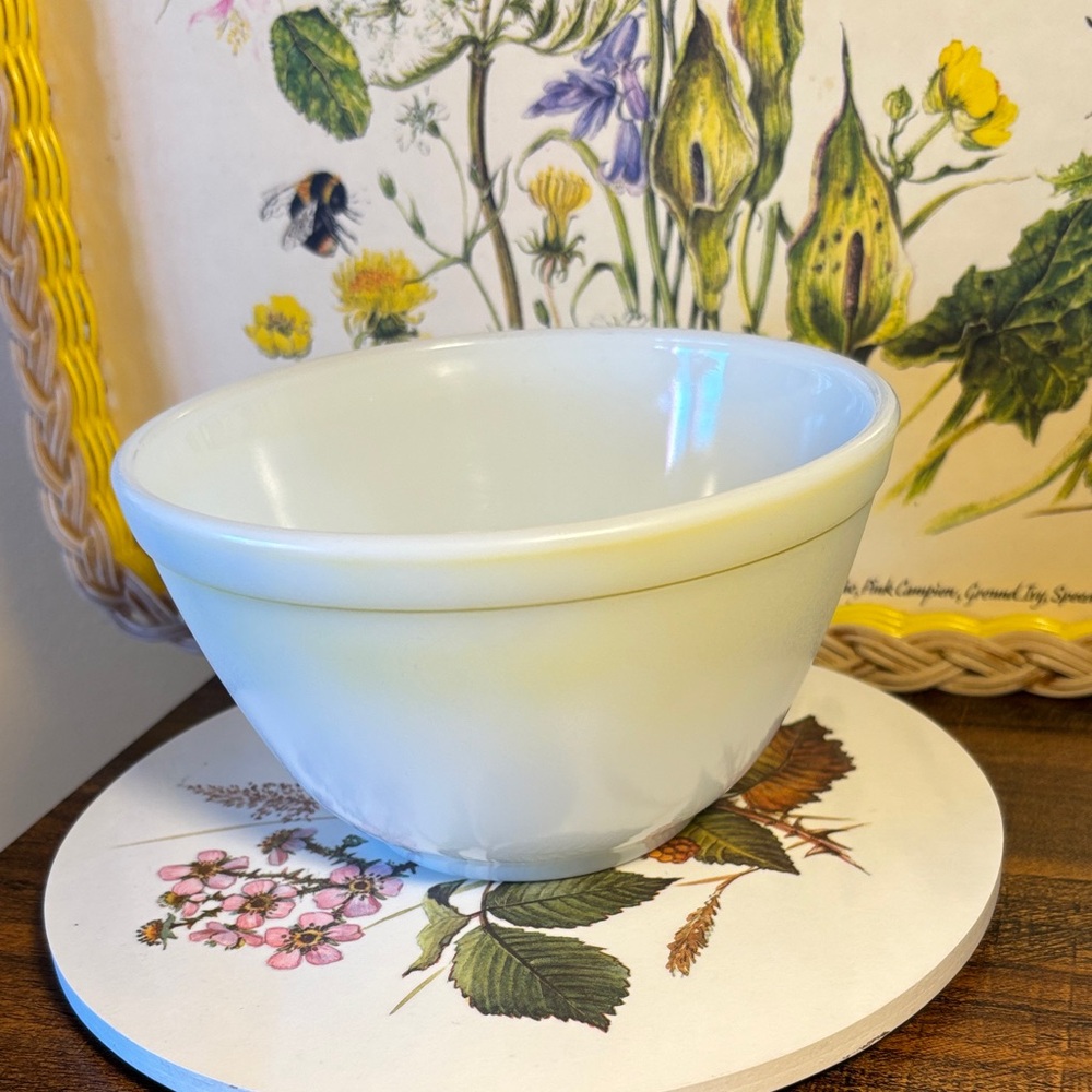 Pyrex opal Serving Bowl